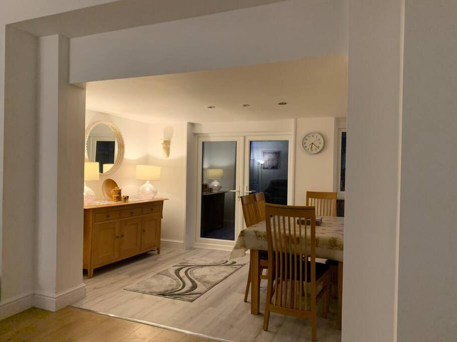 Historic Picturesque Apartment פמברוק מראה חיצוני תמונה