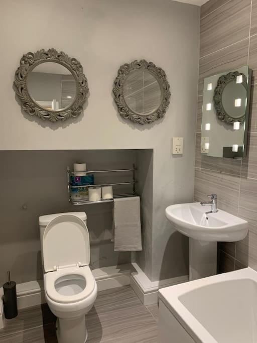 Historic Picturesque Apartment פמברוק מראה חיצוני תמונה