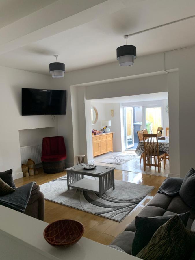 Historic Picturesque Apartment פמברוק מראה חיצוני תמונה
